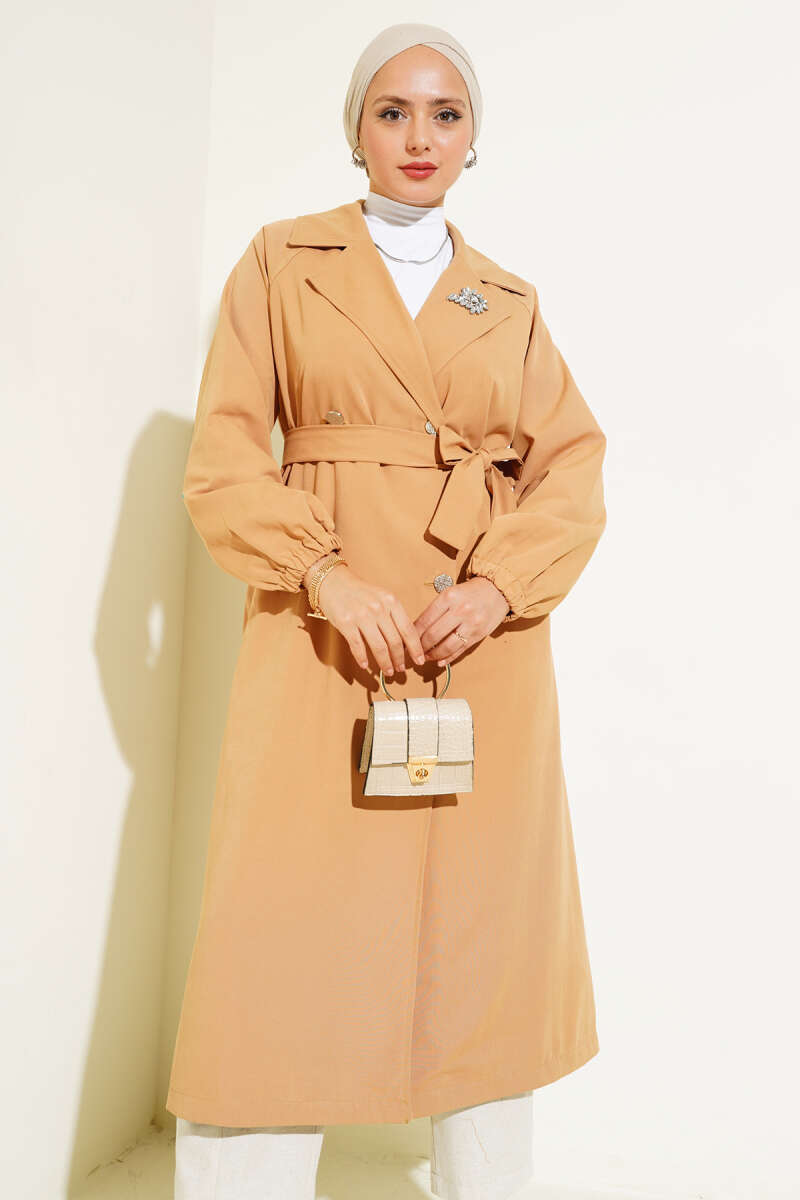 https://cdn.pazarium.com.tr/yaka-tasli-astarli-trenckot-camel-542185-12-B.jpg
