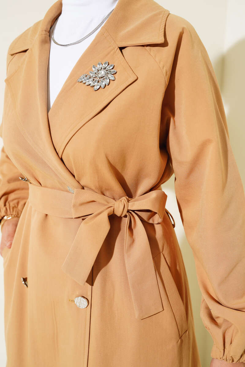 https://cdn.pazarium.com.tr/yaka-tasli-astarli-trenckot-camel-542186-12-B.jpg