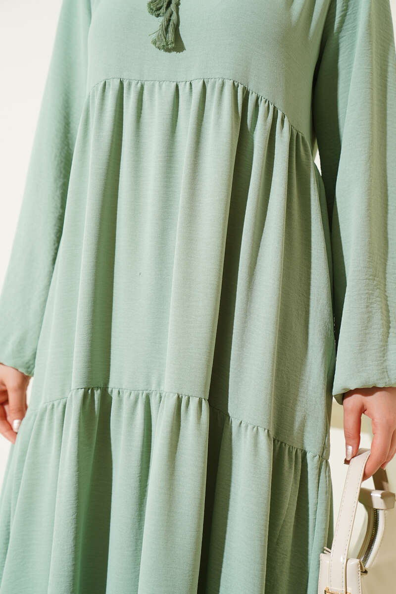 Yakası Bağcıklı Kat Kat Elbise Çağla Yeşili