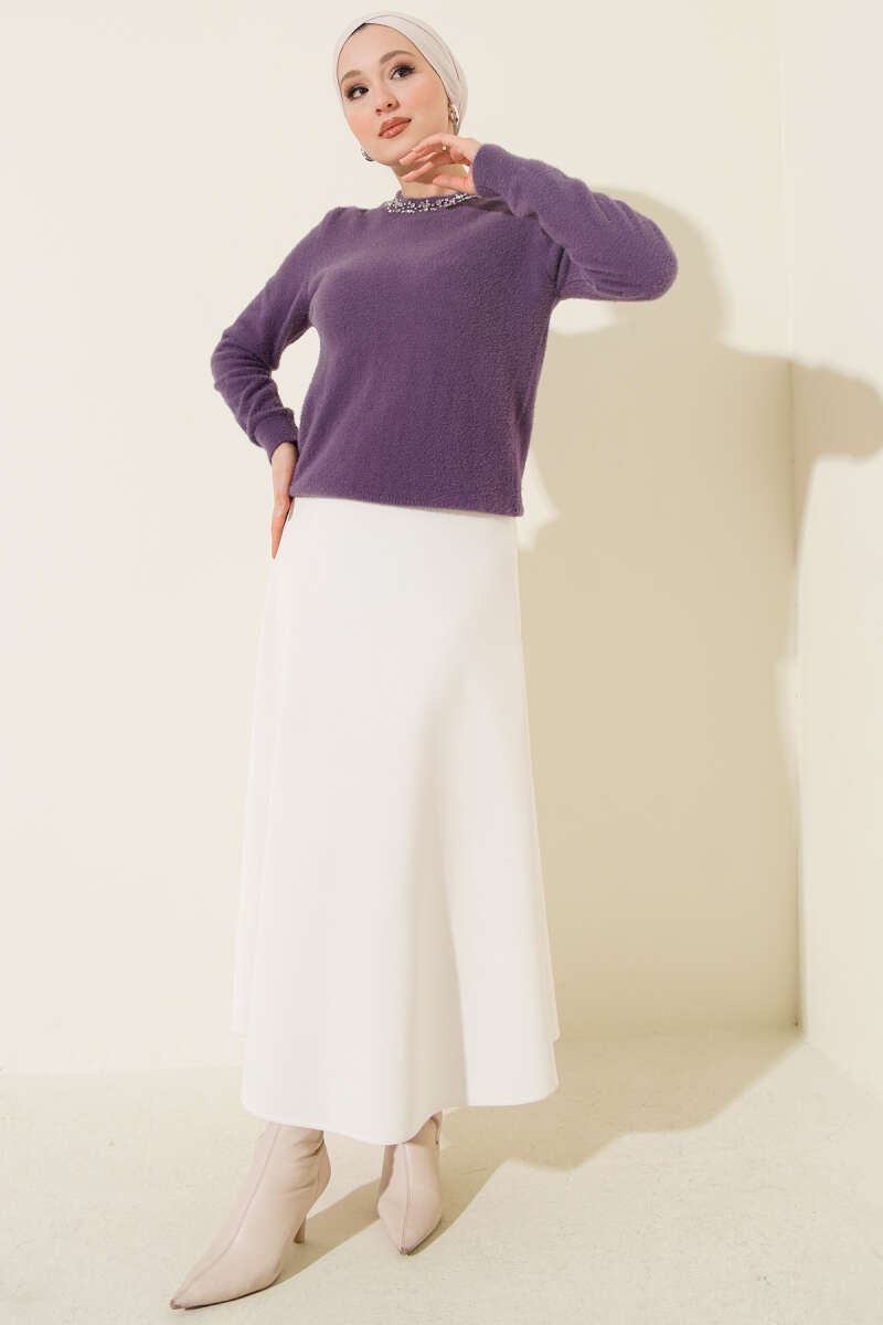 Bearded Sweater with Stone Collar