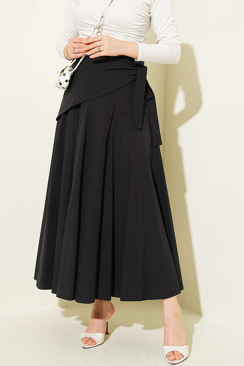 https://cdn.pazarium.com.tr/yan-baglama-detayli-etek-siyah-801062-19-B.jpg