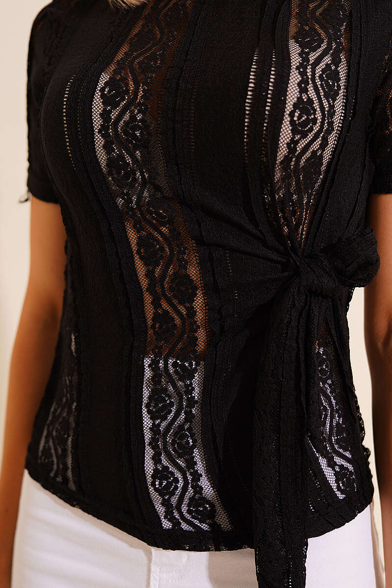 https://cdn.pazarium.com.tr/yan-baglamali-dantel-bluz-siyah-803831-19-B.jpg