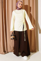 https://cdn.pazarium.com.tr/yan-ip-buzgulu-tunik-sari-812378-20-B.jpg
