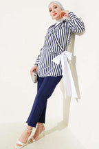 https://cdn.pazarium.com.tr/yandan-baglamali-cizgili-kimono-lacivert-594233-14-B.jpg