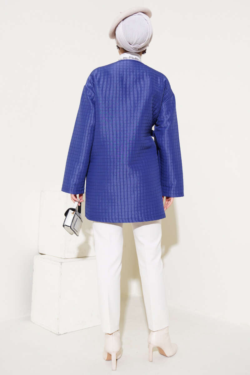 https://cdn.pazarium.com.tr/yandan-baglamali-kapitone-kimono-lacivert-560615-13-B.jpg
