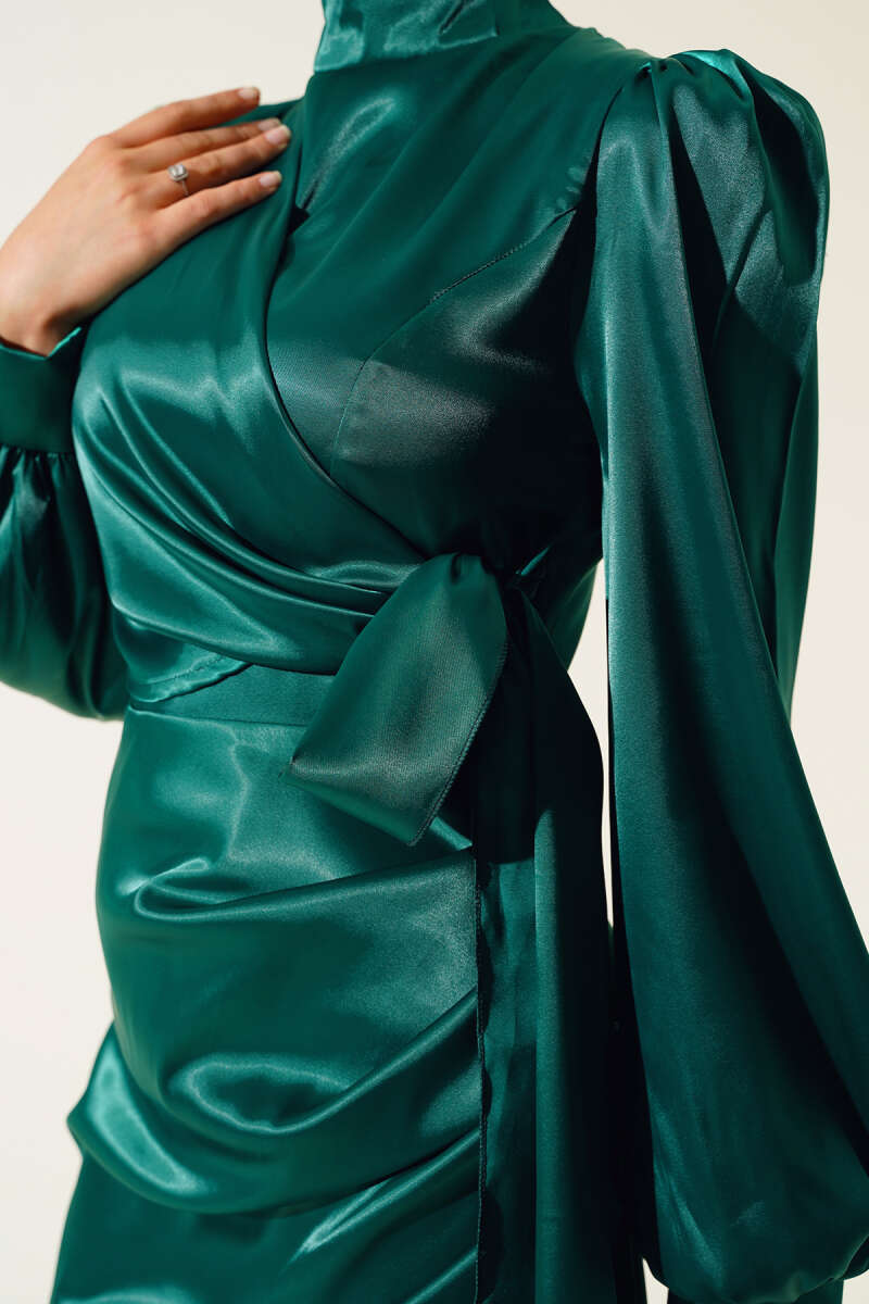 Yandan Bağlamalı Saten Elbise