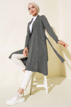 https://cdn.pazarium.com.tr/yandan-dikisli-bagcikli-hirka-fume-490876-11-B.jpg