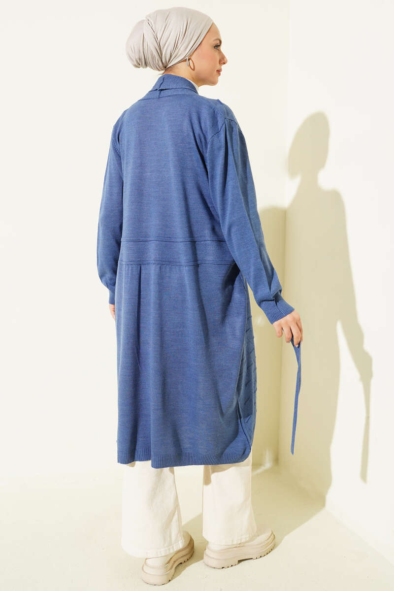 https://cdn.pazarium.com.tr/yandan-dikisli-bagcikli-hirka-indigo-723365-17-B.jpg