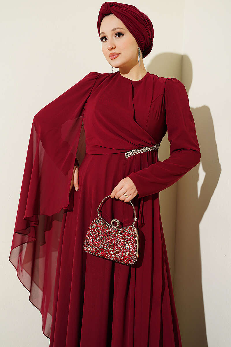 https://cdn.pazarium.com.tr/yandan-drapeli-tasli-sifon-abiye-bordo-805176-19-B.jpg
