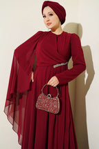 https://cdn.pazarium.com.tr/yandan-drapeli-tasli-sifon-abiye-bordo-805176-19-B.jpg