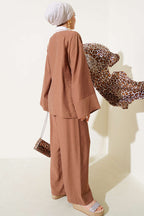 https://cdn.pazarium.com.tr/yandan-ip-bagcikli-kimono-ikili-takim-kahve-623209-14-B.jpg