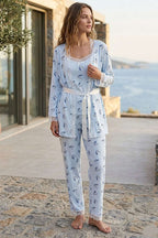 https://cdn.pazarium.com.tr/yaprak-desenli-dantelli-sabahlikli-3lu-pijama-takimi-buz-mavisi-799980-19-B.jpg