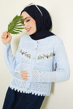 https://cdn.pazarium.com.tr/yaprak-nakisli-ajurlu-kisa-triko-hirka-bebe-mavi-765889-18-B.jpg