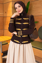 https://cdn.pazarium.com.tr/yaprak-nakisli-dugme-detayli-triko-hirka-kahve-839090-20-B.jpg