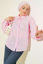 https://cdn.pazarium.com.tr/yaprak-nakisli-incili-gomlek-pembe-797178-19-B.jpg
