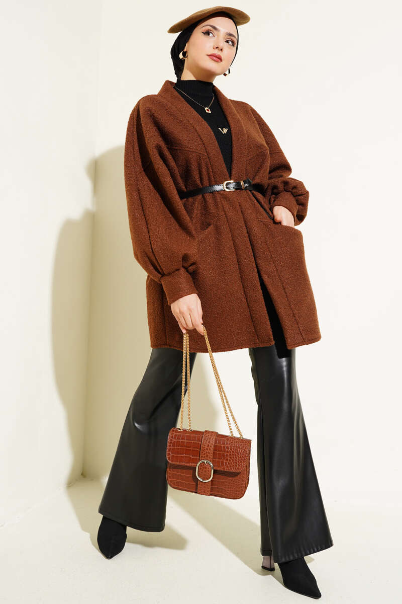 https://cdn.pazarium.com.tr/yarasa-kol-kemerli-buklet-ceket-kahve-574185-13-B.jpg