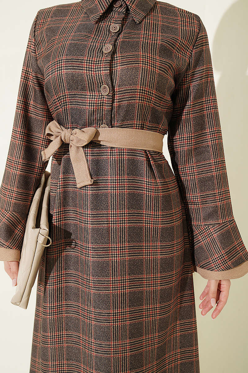 https://cdn.pazarium.com.tr/yarim-dugmeli-volan-detayli-elbise-kirmizi-815851-20-B.jpg