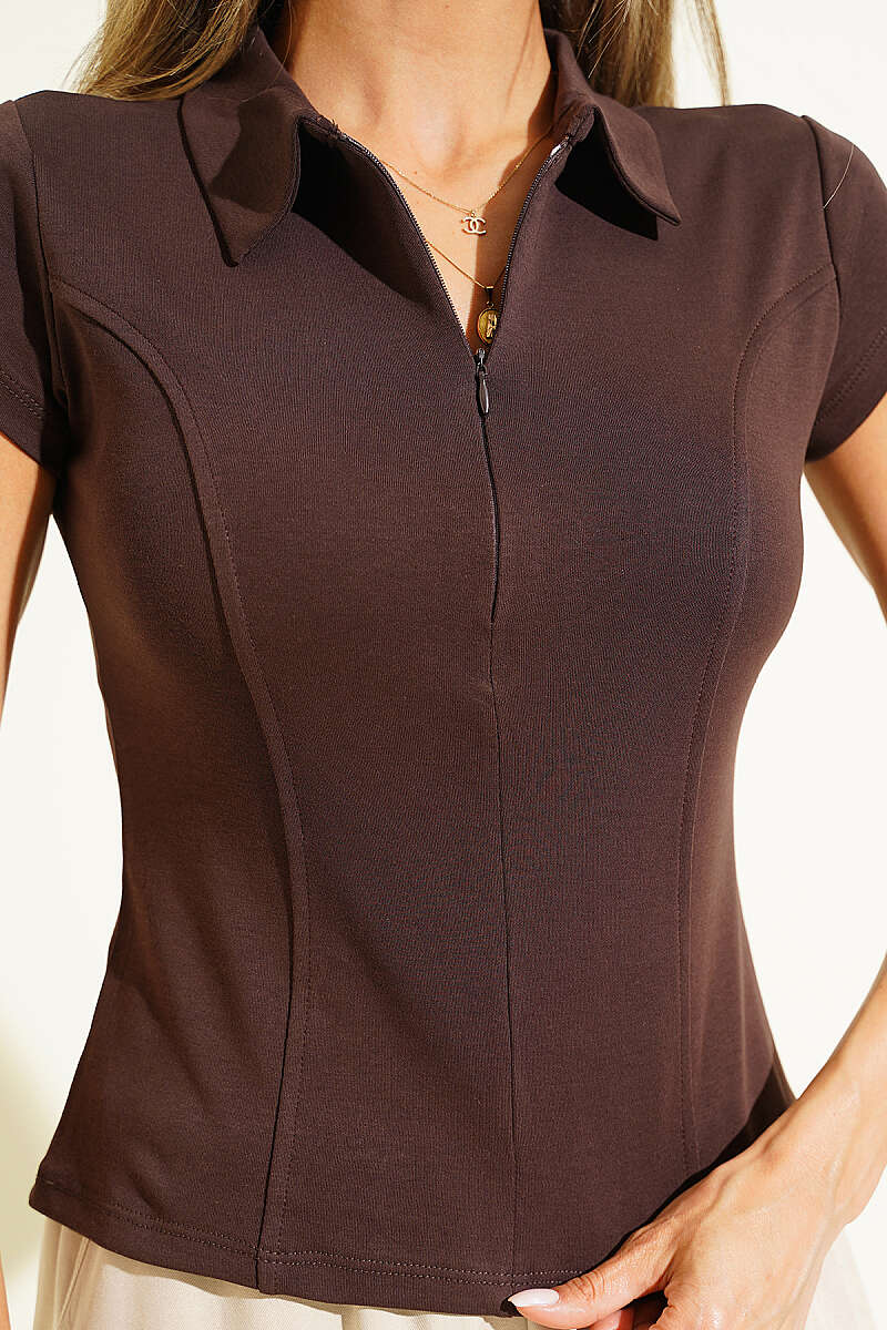 https://cdn.pazarium.com.tr/yarim-fermuarli-gomlek-yaka-t-shirt-kahve-787868-19-B.jpg