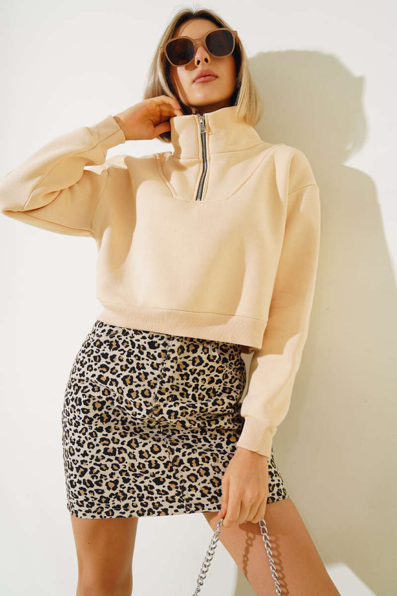 Yarım Fermuarlı Şardonlu Kısa Sweatshirt