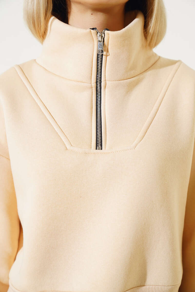 Yarım Fermuarlı Şardonlu Kısa Sweatshirt