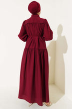https://cdn.pazarium.com.tr/yarim-gizli-dugmeli-ip-bagcikli-elbise-bordo-584920-13-B.jpg