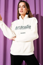https://cdn.pazarium.com.tr/yazi-nakisli-fermuarli-sardonlu-sweatshirt-ekru-704364-17-B.jpg