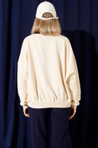 https://cdn.pazarium.com.tr/yazi-nakisli-oversize-sweatshirt-bej-737096-17-B.jpg