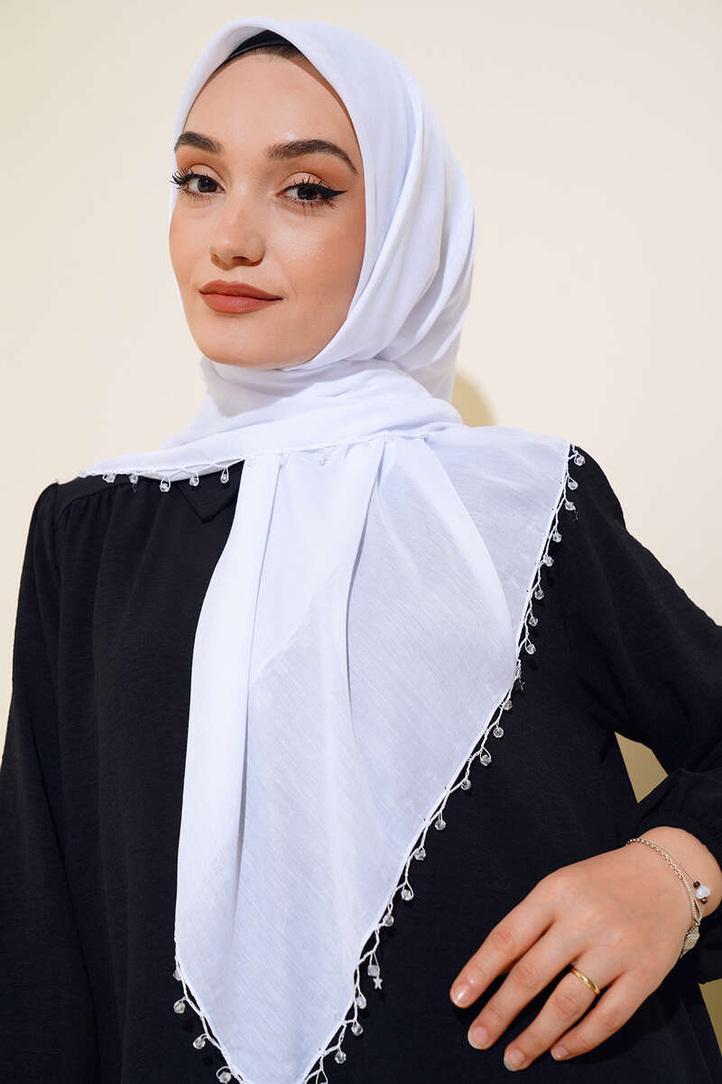 https://cdn.pazarium.com.tr/yildiz-boncuklu-yazma-esarp-beyaz-490480-11-B.jpg
