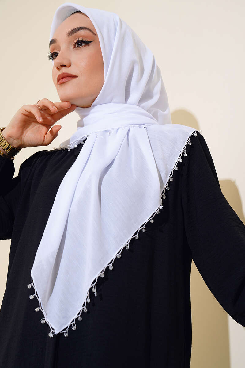 https://cdn.pazarium.com.tr/yildiz-boncuklu-yazma-esarp-beyaz-490481-11-B.jpg