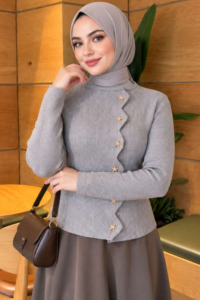 https://www.pazarium.com.tr/yildiz-dugmeli-triko-hirka-gri-830606-20-B.jpg