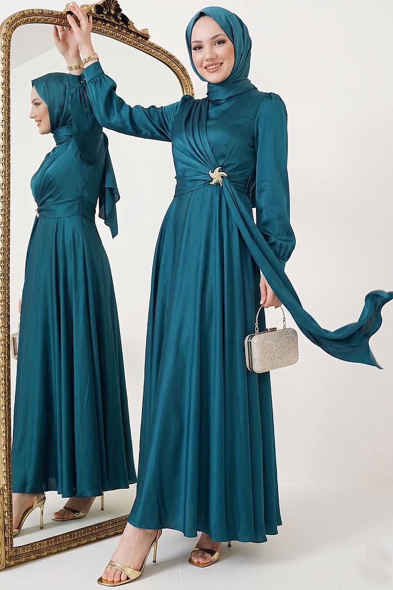 https://cdn.pazarium.com.tr/yildiz-gold-toka-detayli-saten-abiye-elbise-petrol-765476-18-B.jpg