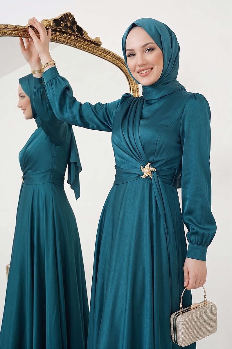 https://cdn.pazarium.com.tr/yildiz-gold-toka-detayli-saten-abiye-elbise-petrol-765477-18-B.jpg