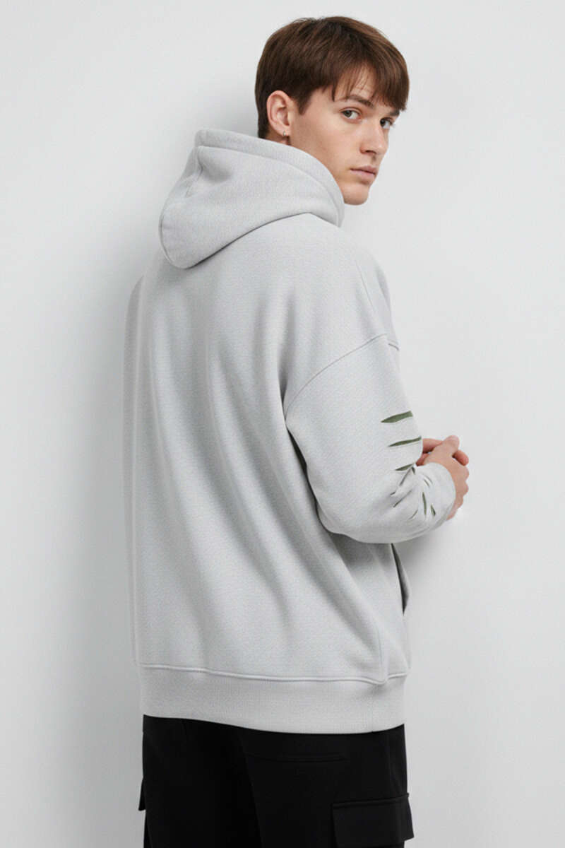 Yırtık Efektli Nakışlı Erkek Sweatshirt