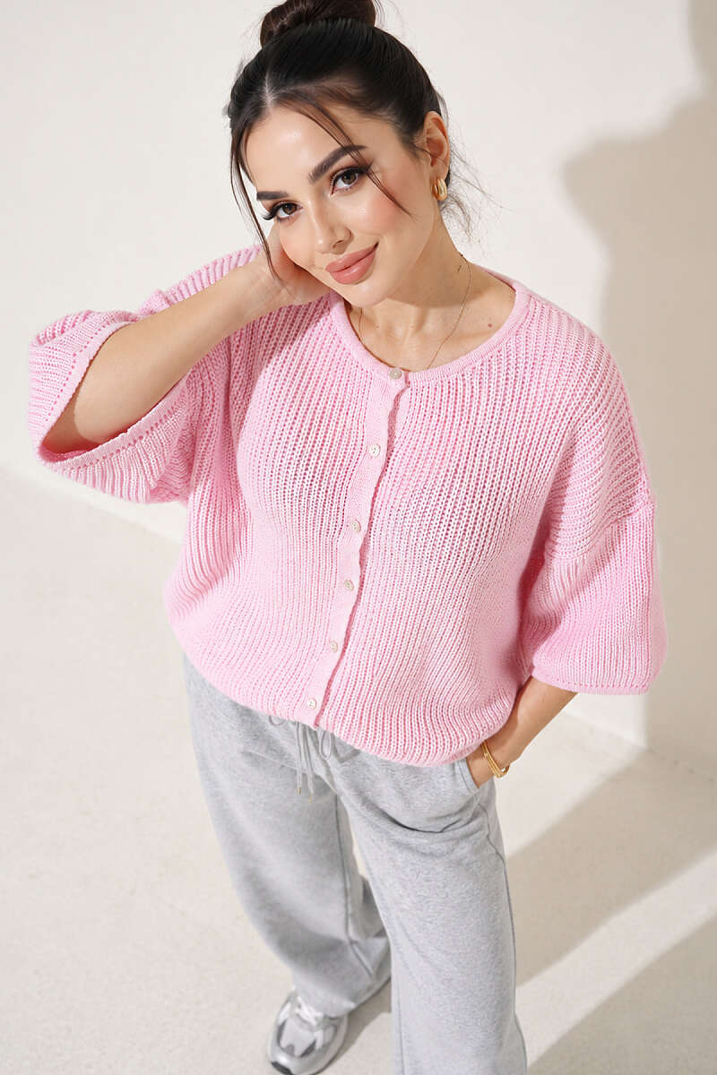 https://cdn.pazarium.com.tr/yirtmac-detayli-triko-kisa-hirka-pembe-839424-20-B.jpg
