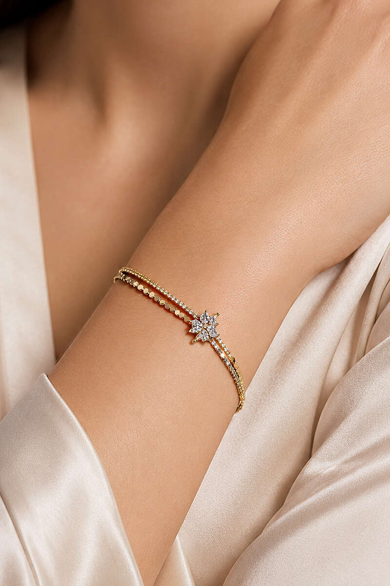 https://cdn.pazarium.com.tr/yonca-mini-tasli-bileklik-gold-811101-20-B.jpg