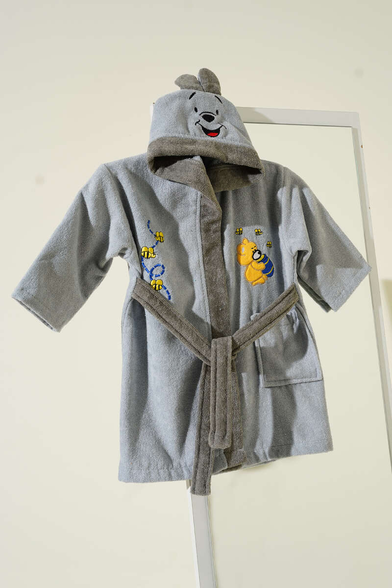 https://cdn.pazarium.com.tr/yumusak-dokulu-ayicik-pooh-kapusonlu-cocuk-bornozu-gri-735890-17-B.jpg