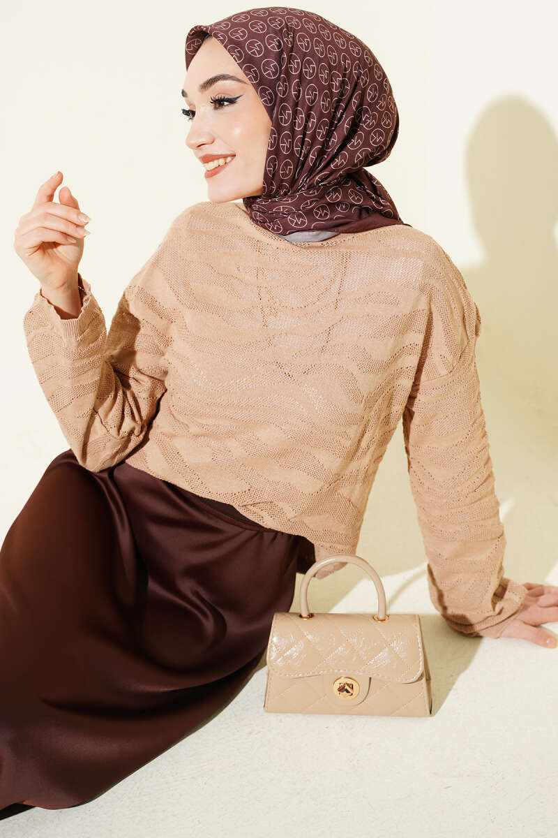 https://cdn.pazarium.com.tr/zebra-desen-triko-kazak-latte-755490-18-B.jpg