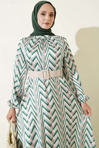 https://cdn.pazarium.com.tr/zigzag-desenli-saten-elbise-yesil-816510-20-B.jpg