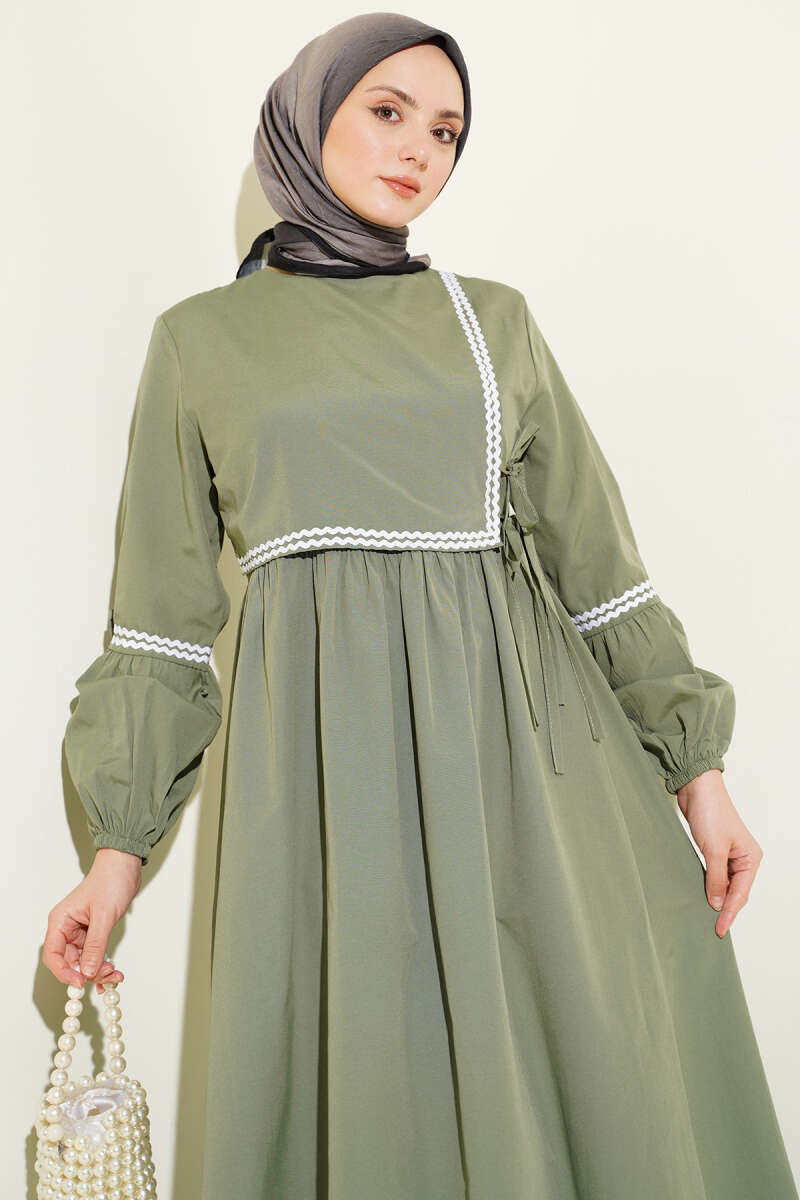 Zigzag Nakışlı Yan İpli Poplin Elbise