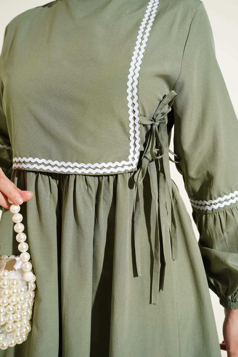 Zigzag Nakışlı Yan İpli Poplin Elbise