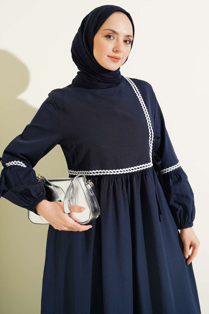 Zigzag Nakışlı Yan İpli Poplin Elbise