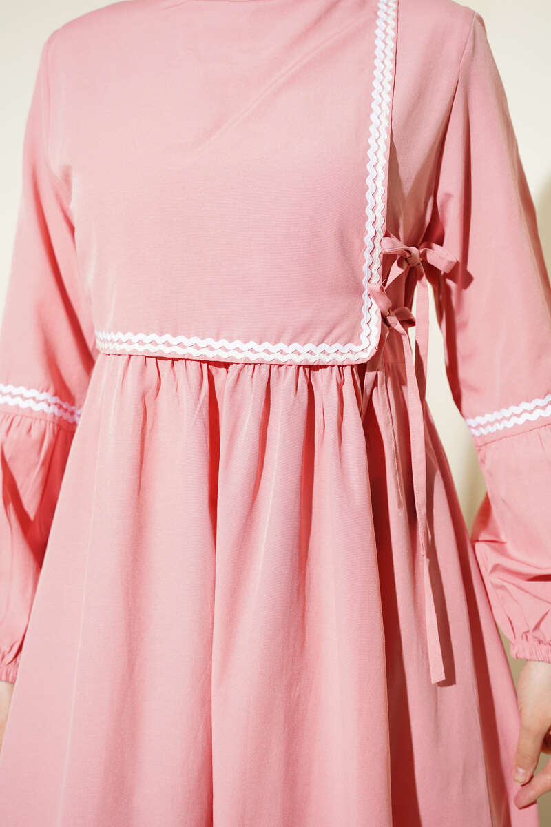 Zigzag Nakışlı Yan İpli Poplin Elbise