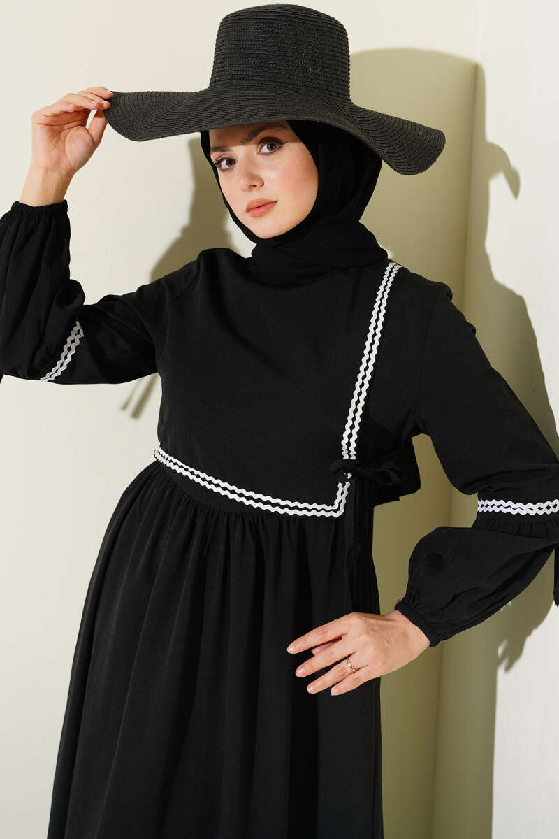 Zigzag Nakışlı Yan İpli Poplin Elbise