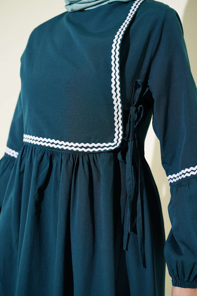 Zigzag Nakışlı Yan İpli Poplin Elbise