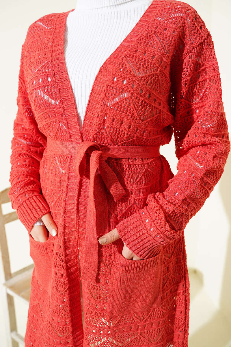https://cdn.pazarium.com.tr/zikzak-desenli-delikli-kusakli-triko-hirka-mercan-727997-17-B.jpg